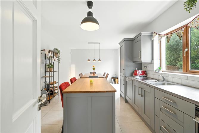 27 Wood Green, Forest Park, Dromahair, Leitrim