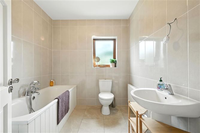 27 Wood Green, Forest Park, Dromahair, Leitrim