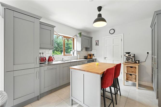 27 Wood Green, Forest Park, Dromahair, Leitrim