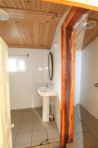 Newtowncashel Village, Newtowncashel, Longford