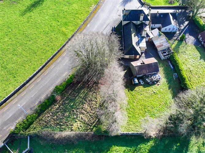 Newtowncashel Village, Newtowncashel, Longford