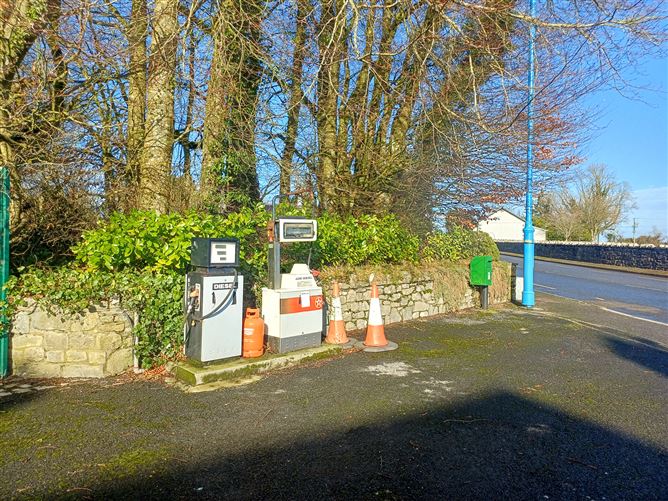 Newtowncashel Village, Newtowncashel, Longford