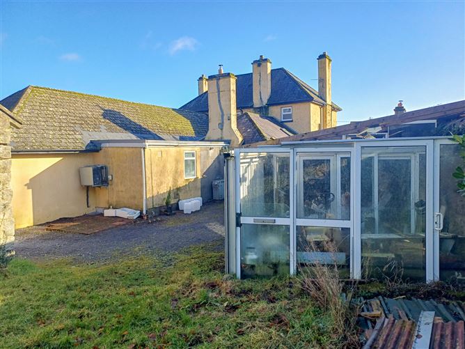 Newtowncashel Village, Newtowncashel, Longford