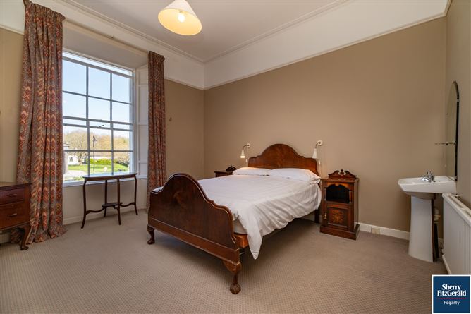 https://photos-a.propertyimages.ie/media/0/3/6/4921630/758c644e-71d0-4bcf-81f2-2aba0b87a256_l.jpg