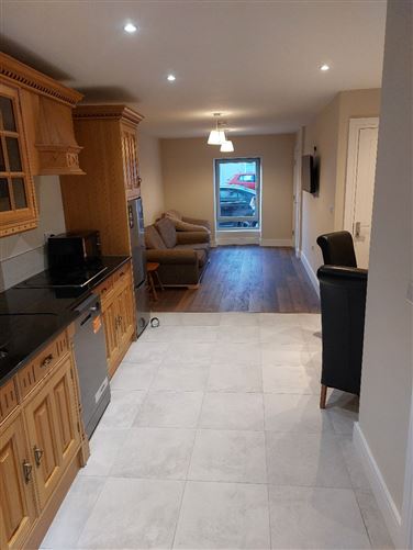 https://photos-a.propertyimages.ie/media/0/3/6/4957630/638d8363-7d21-44f2-bc8f-23a92700cd74_l.jpg