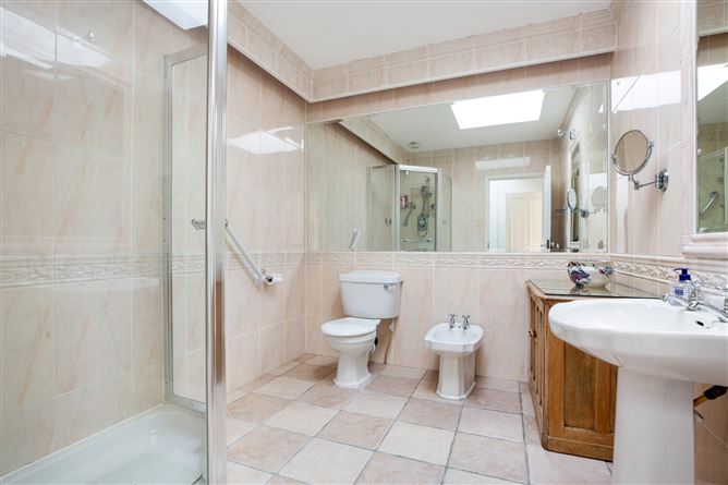 21 Kilteragh Pines, Foxrock, Dublin 18