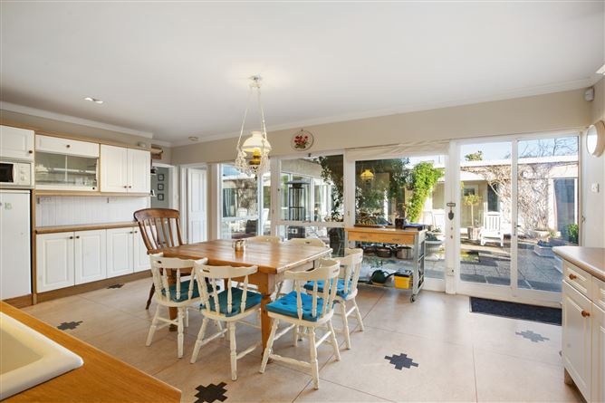 21 Kilteragh Pines, Foxrock, Dublin 18
