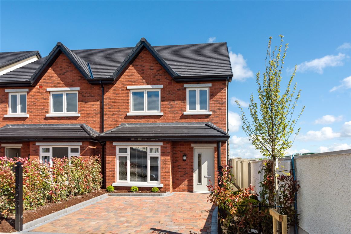 24 Racecourse Gate, Extremely Large 3 Bed Semi Detached, Naas, Co. Kildare