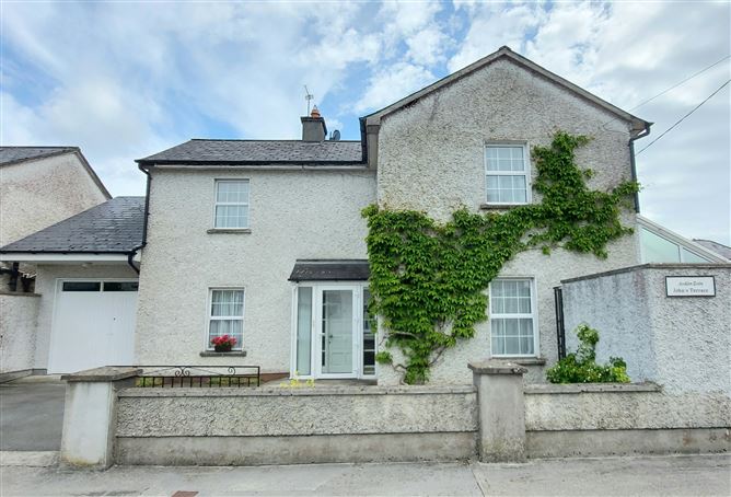 Johns Terrace, Birr, Offaly, R42KW89