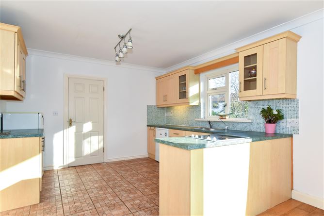 44 Seacrest, Knocknacarra, Galway