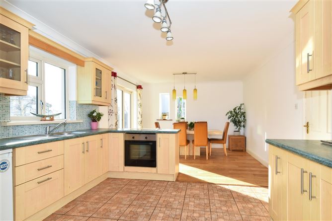 44 Seacrest, Knocknacarra, Galway