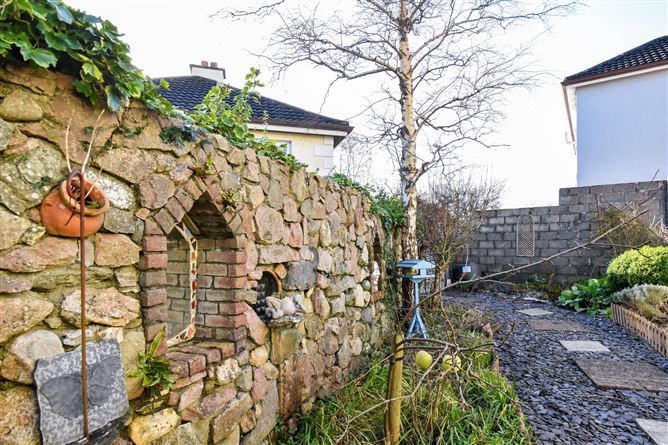 44 Seacrest, Knocknacarra, Galway