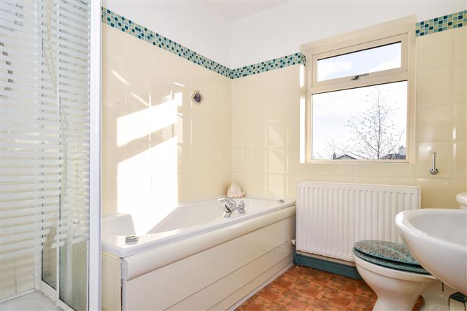 44 Seacrest, Knocknacarra, Galway