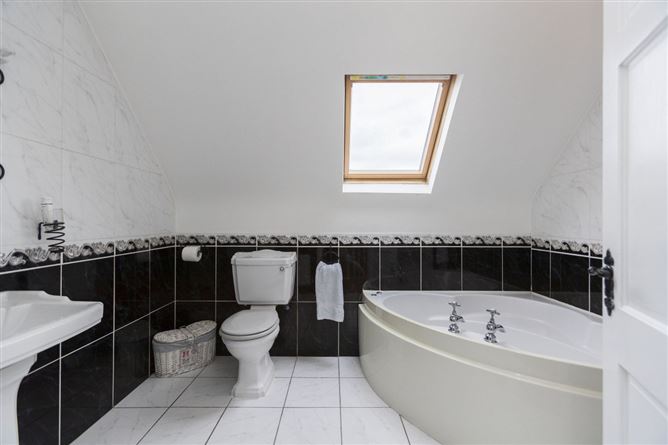 Pakenhamhall Road, Castlepollard, Westmeath