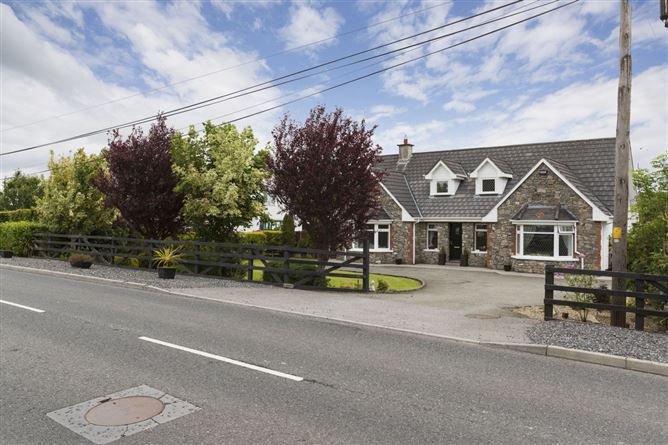 Pakenhamhall Road, Castlepollard, Westmeath