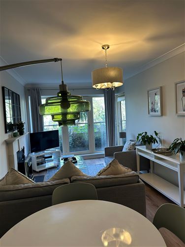 https://photos-a.propertyimages.ie/media/0/3/9/4925930/56c21820-77ea-42a6-8873-71ba46de7ada_l.jpg