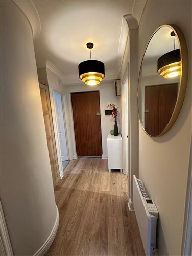 https://photos-a.propertyimages.ie/media/0/3/9/4925930/56c21820-77ea-42a6-8873-71ba46de7ada_l.jpg