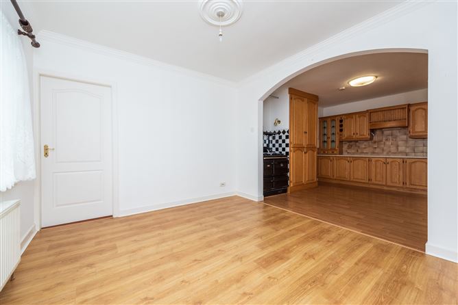 https://photos-a.propertyimages.ie/media/0/3/9/4953930/c9b10ff7-998f-46b4-abc0-faf65f78a4fc_l.jpg