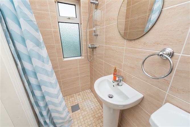 https://photos-a.propertyimages.ie/media/0/3/9/4953930/c9b10ff7-998f-46b4-abc0-faf65f78a4fc_l.jpg
