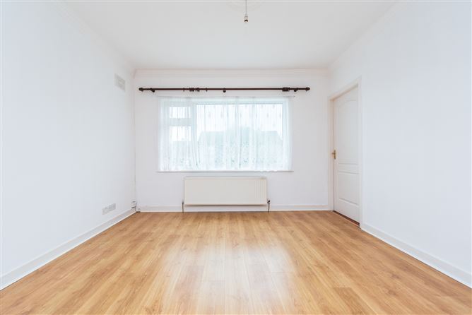 https://photos-a.propertyimages.ie/media/0/3/9/4953930/c9b10ff7-998f-46b4-abc0-faf65f78a4fc_l.jpg