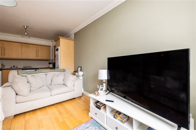 https://photos-a.propertyimages.ie/media/0/3/9/5009930/9ee10c3c-587e-493d-9891-0e8fabeea2e7_l.jpg