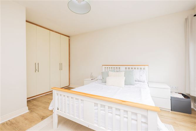 https://photos-a.propertyimages.ie/media/0/3/9/5009930/9ee10c3c-587e-493d-9891-0e8fabeea2e7_l.jpg