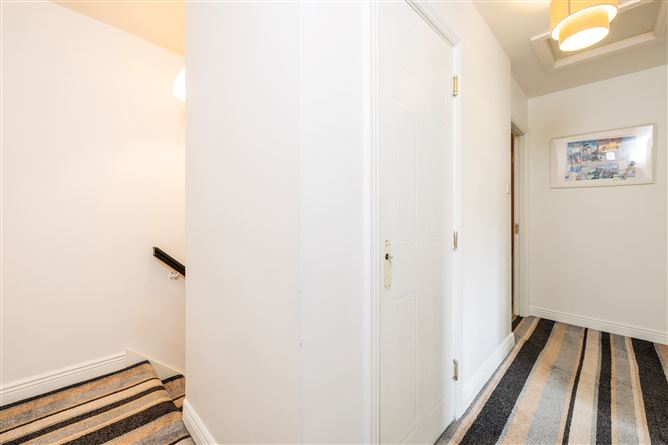 https://photos-a.propertyimages.ie/media/0/3/9/5009930/9ee10c3c-587e-493d-9891-0e8fabeea2e7_l.jpg