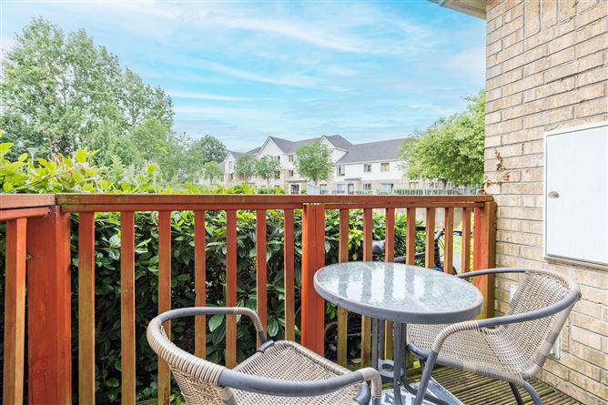 https://photos-a.propertyimages.ie/media/0/3/9/5009930/9ee10c3c-587e-493d-9891-0e8fabeea2e7_l.jpg