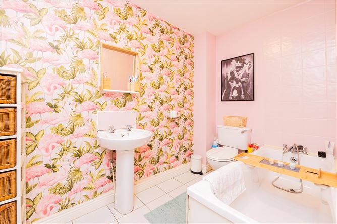 https://photos-a.propertyimages.ie/media/0/3/9/5009930/9ee10c3c-587e-493d-9891-0e8fabeea2e7_l.jpg