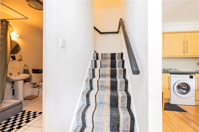 https://photos-a.propertyimages.ie/media/0/3/9/5009930/9ee10c3c-587e-493d-9891-0e8fabeea2e7_l.jpg