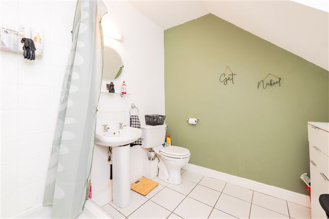 https://photos-a.propertyimages.ie/media/0/3/9/5009930/9ee10c3c-587e-493d-9891-0e8fabeea2e7_l.jpg