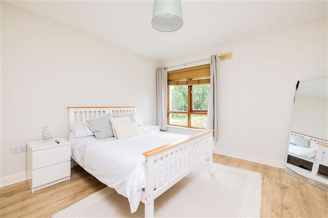 https://photos-a.propertyimages.ie/media/0/3/9/5009930/9ee10c3c-587e-493d-9891-0e8fabeea2e7_l.jpg