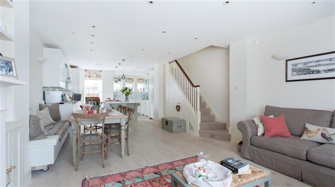 Photo 6 of 10 — The White Cottage,London,Greater London,United Kingdom