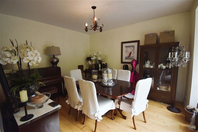 6 Woodside, Waterfall, Cork