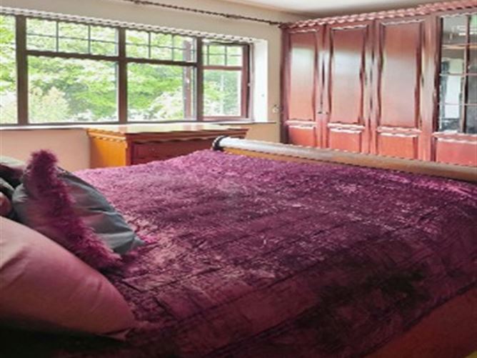 6 Woodside, Waterfall, Cork