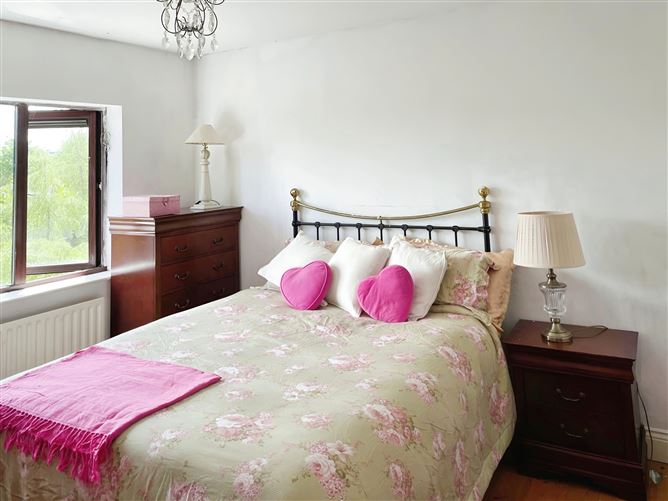 6 Woodside, Waterfall, Cork