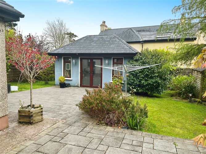 6 Woodside, Waterfall, Cork