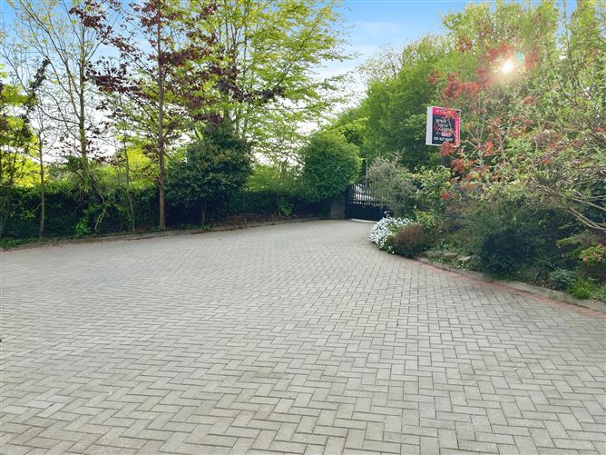 6 Woodside, Waterfall, Cork