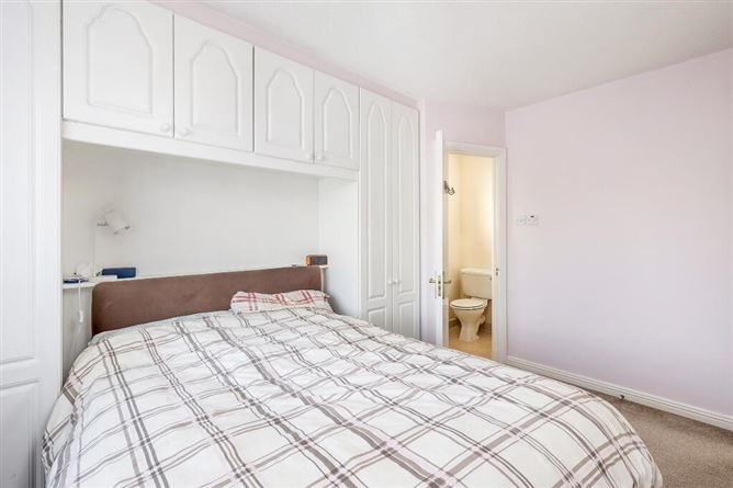 68 Earlsfort Road, Lucan, Dublin