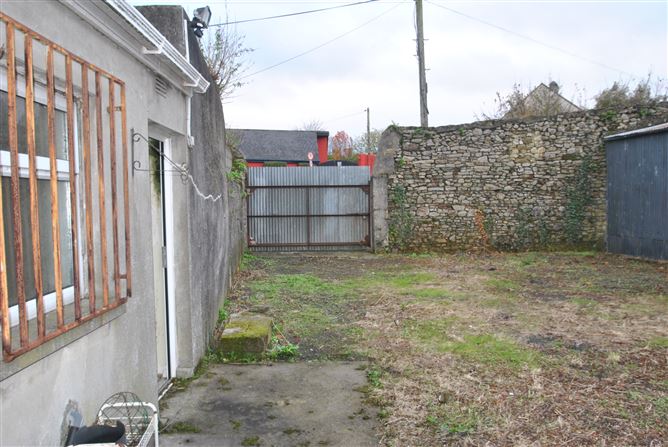 Castle St, Roscrea, Co. Tipperary