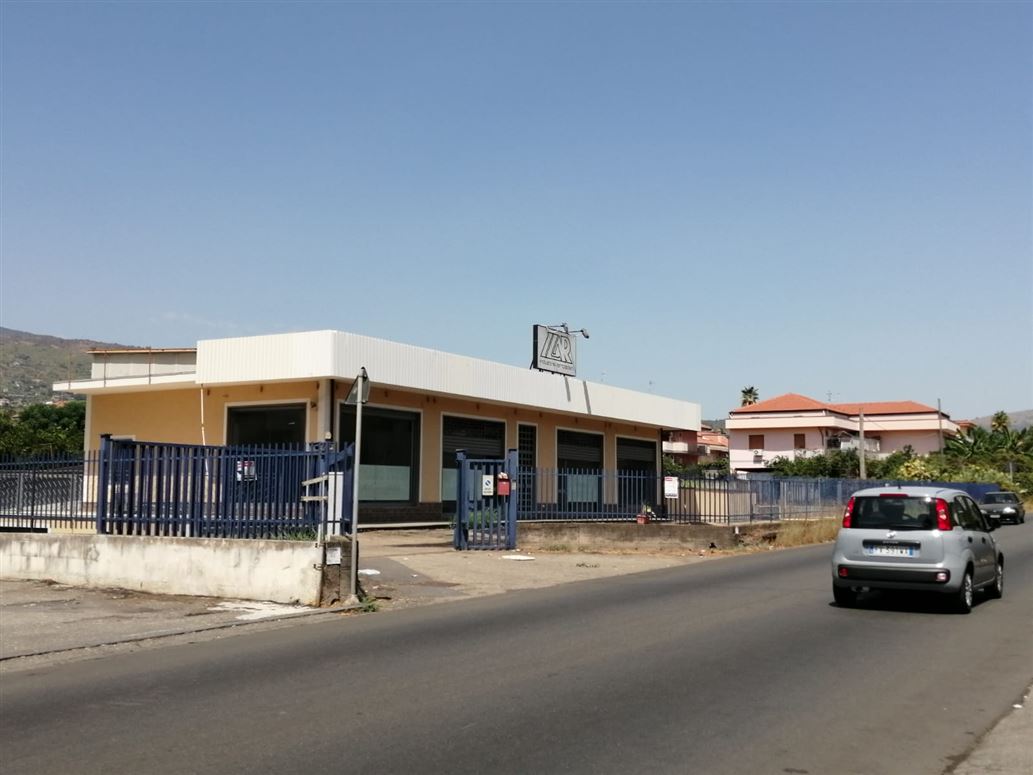 Private, Via Siculo Orientale, Sicily