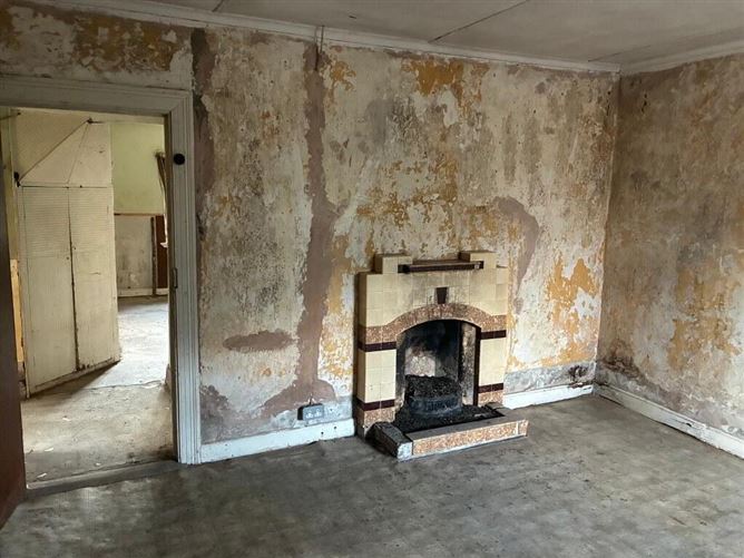 Substantial Detached Home 2.72 Acres, Cregg House, Clashmore, Waterford