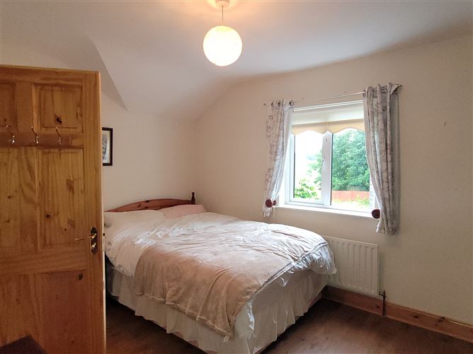No .4 Larkfield Lawns, Dromahair, Leitrim
