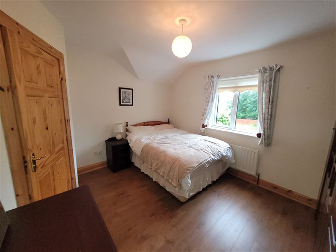 No .4 Larkfield Lawns, Dromahair, Leitrim