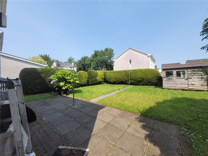 No .4 Larkfield Lawns, Dromahair, Leitrim