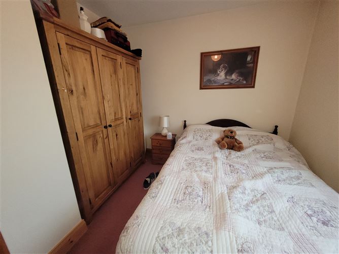 No .4 Larkfield Lawns, Dromahair, Leitrim