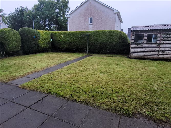 No .4 Larkfield Lawns, Dromahair, Leitrim