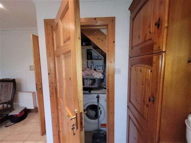 No .4 Larkfield Lawns, Dromahair, Leitrim