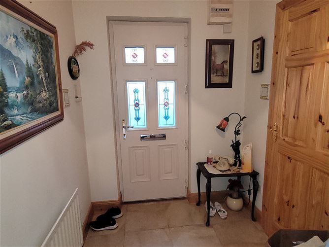 No .4 Larkfield Lawns, Dromahair, Leitrim