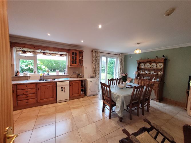 No .4 Larkfield Lawns, Dromahair, Leitrim